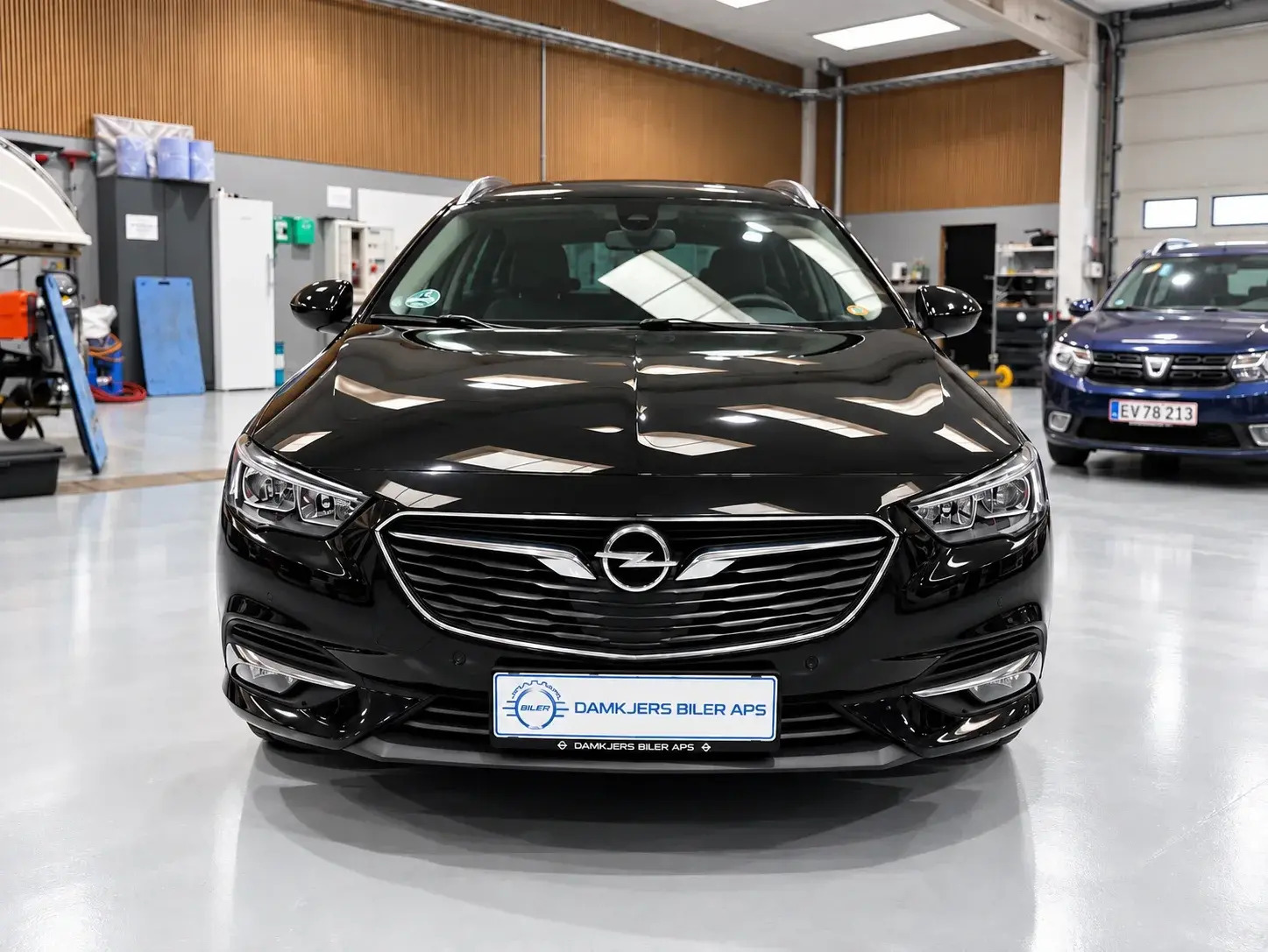 Sort Opel Insignia fra 2018