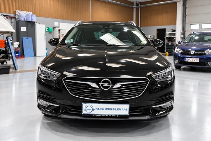 Sort Opel Insignia fra 2018
