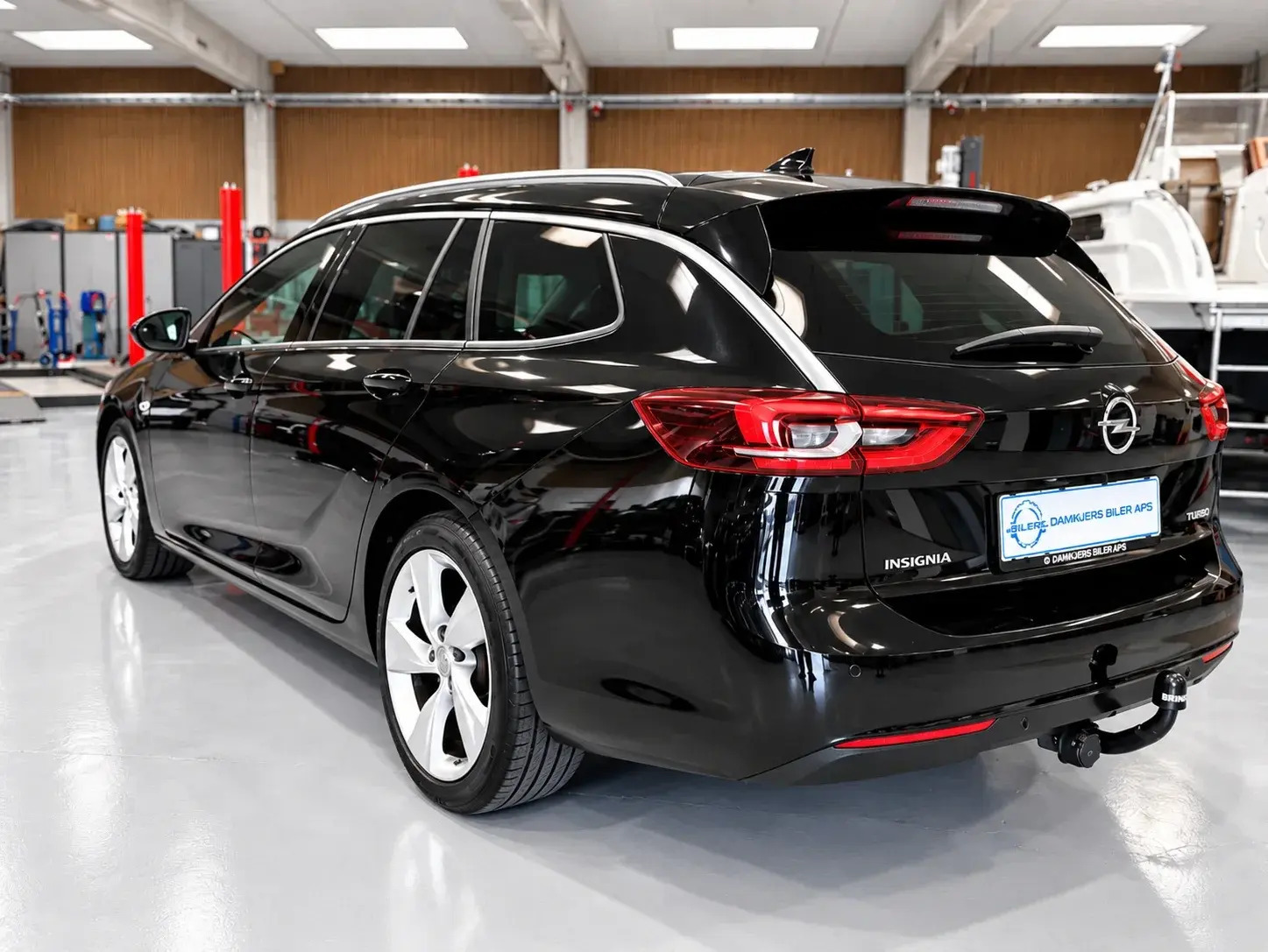 Sort Opel Insignia fra 2018