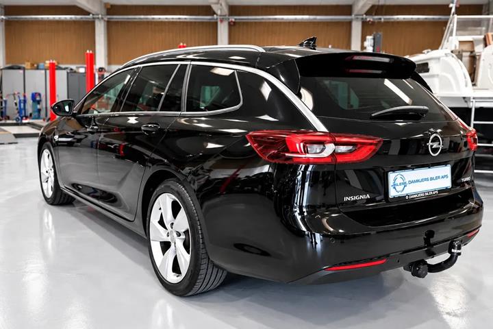 Sort Opel Insignia fra 2018