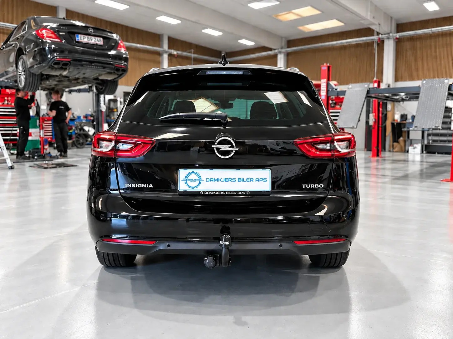 Sort Opel Insignia fra 2018
