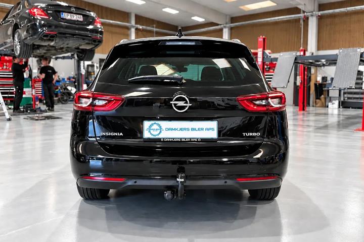 Sort Opel Insignia fra 2018