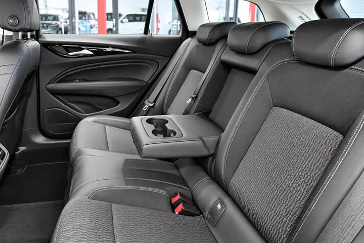 Sort Opel Insignia fra 2018