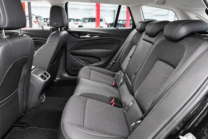 Sort Opel Insignia fra 2018