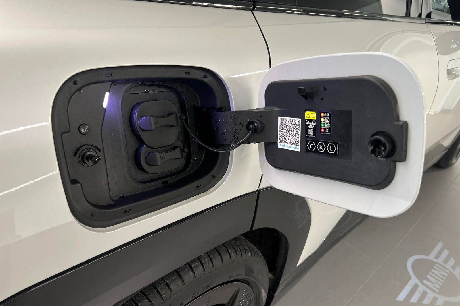 Hvid Mini Aceman SE fra 2025