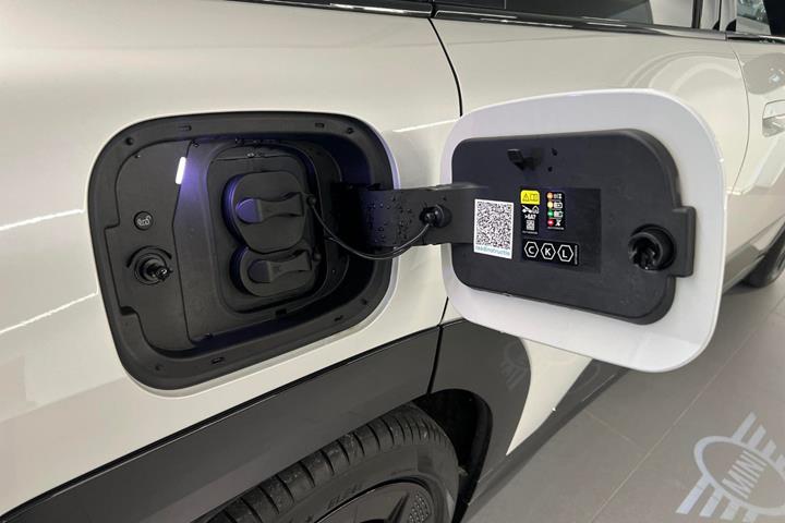 Hvid Mini Aceman SE fra 2025