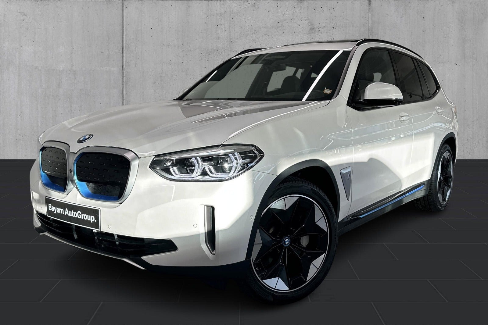 Hvid BMW iX3 fra 2021