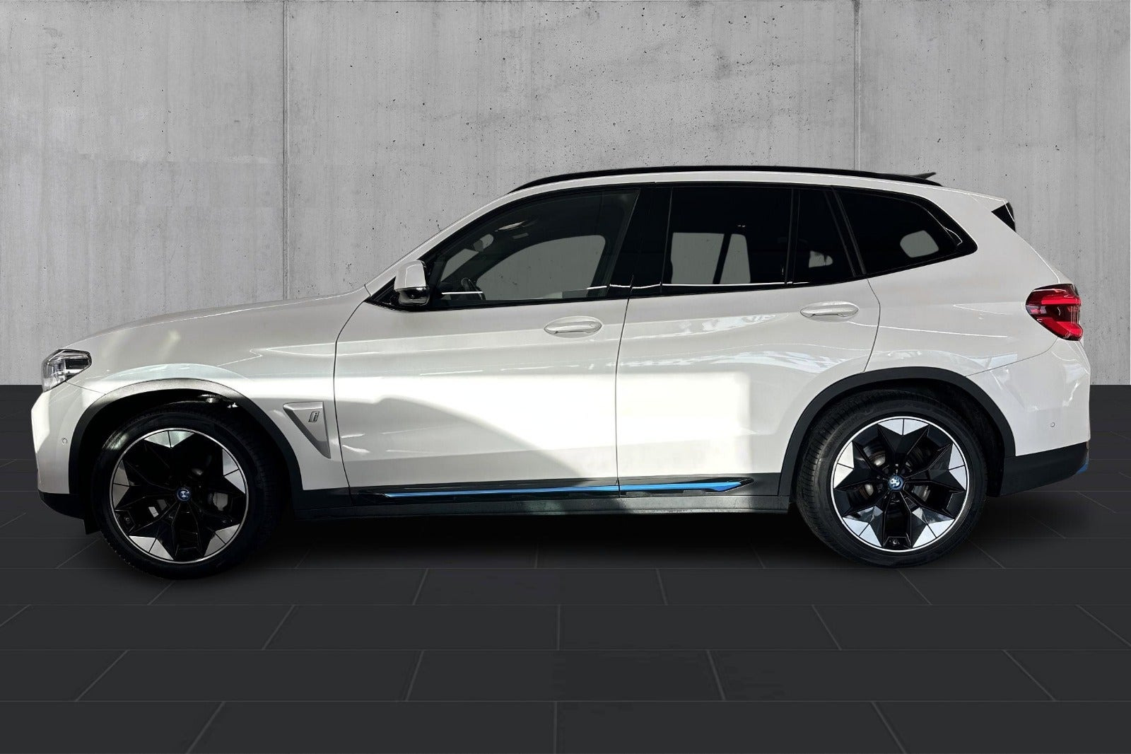 Hvid BMW iX3 fra 2021