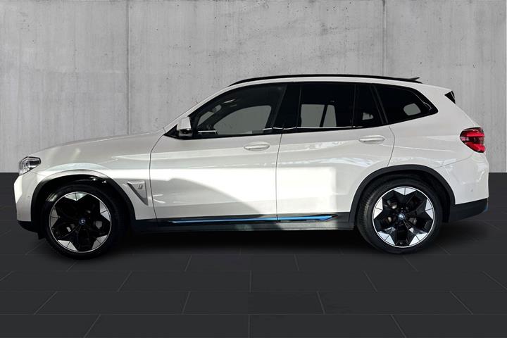 Hvid BMW iX3 fra 2021