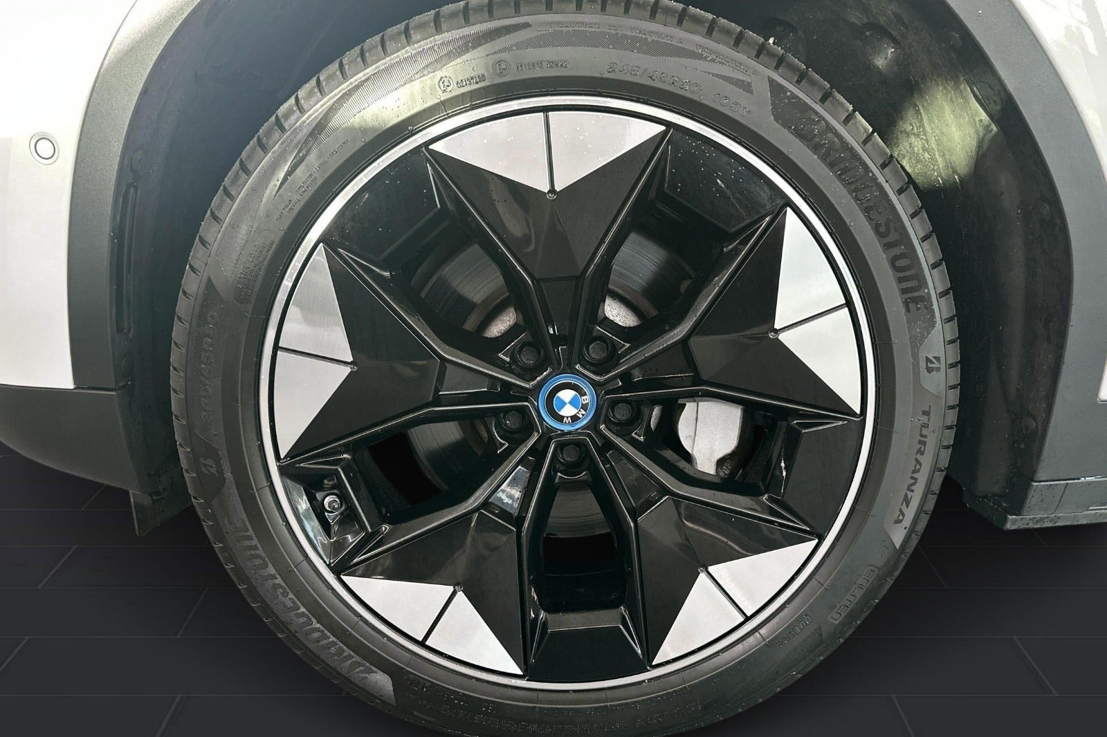 Hvid BMW iX3 fra 2021