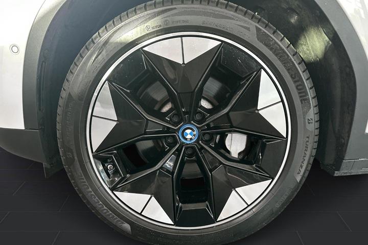 Hvid BMW iX3 fra 2021