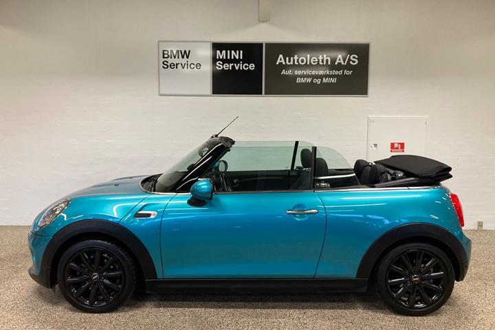 Blå Mini Cooper fra 2016