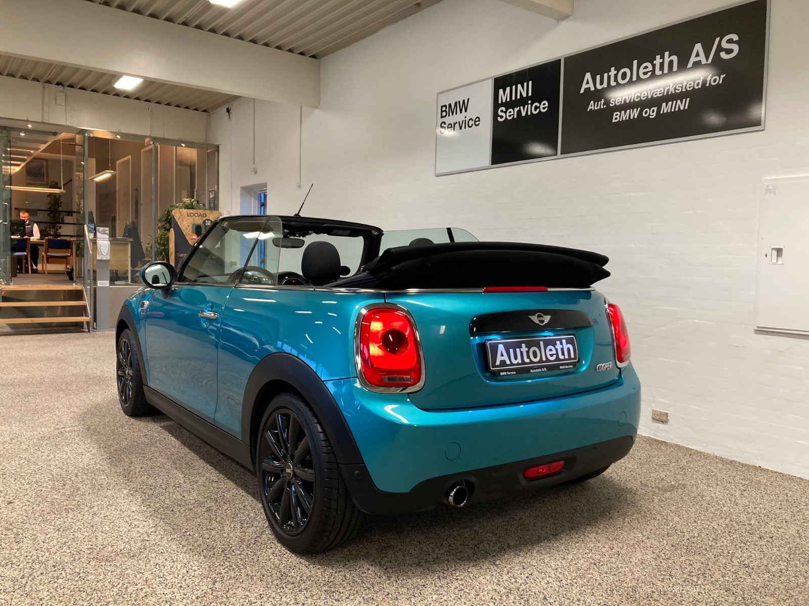 Blå Mini Cooper fra 2016