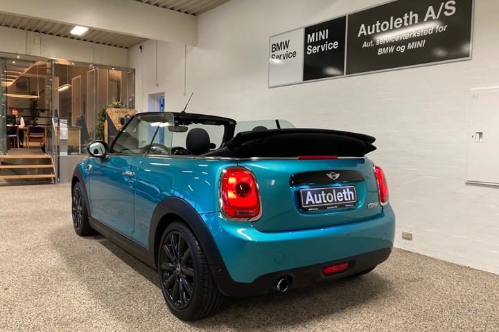 Blå Mini Cooper fra 2016