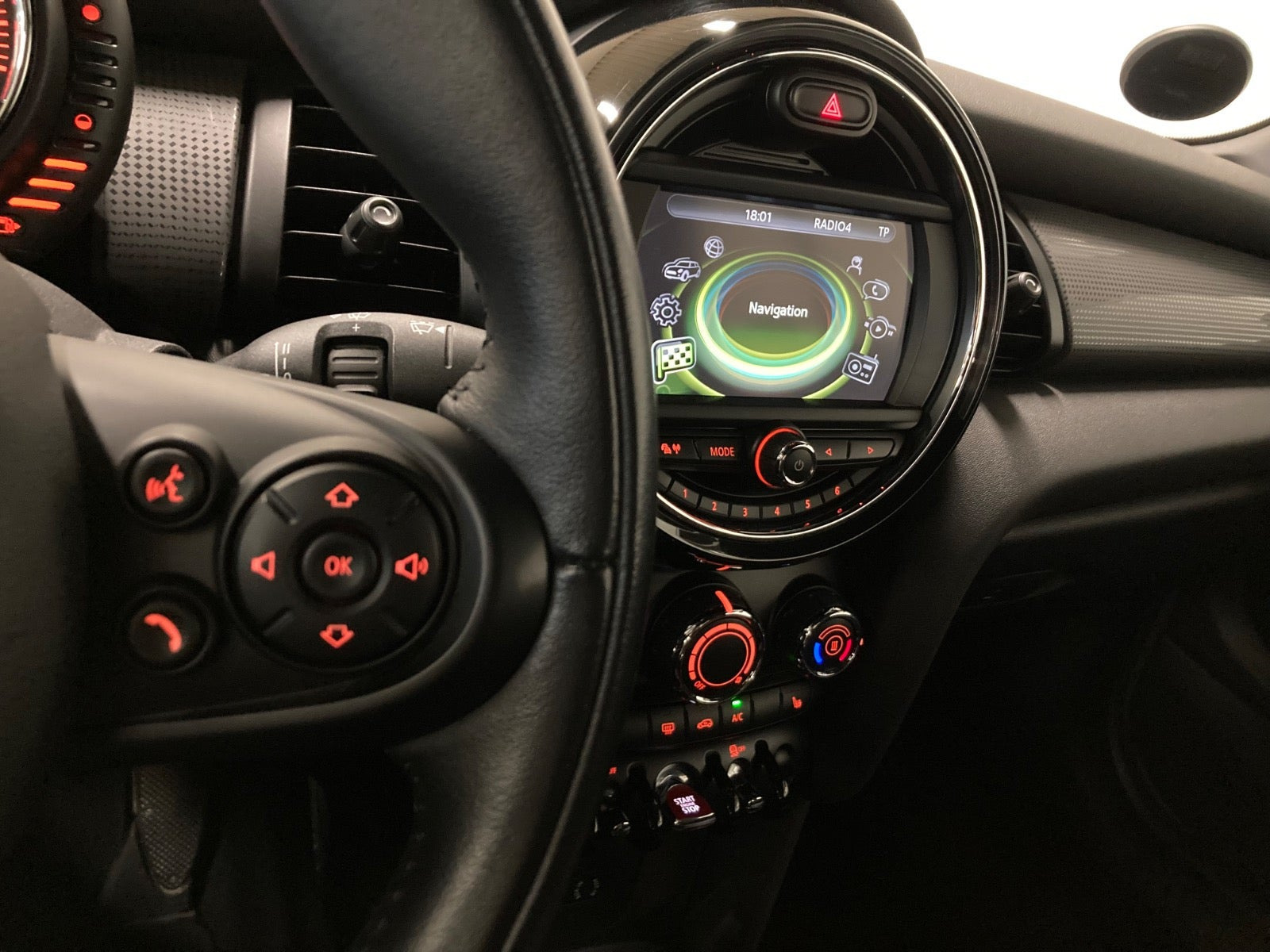 Blå Mini Cooper fra 2016