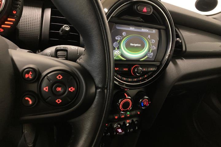 Blå Mini Cooper fra 2016