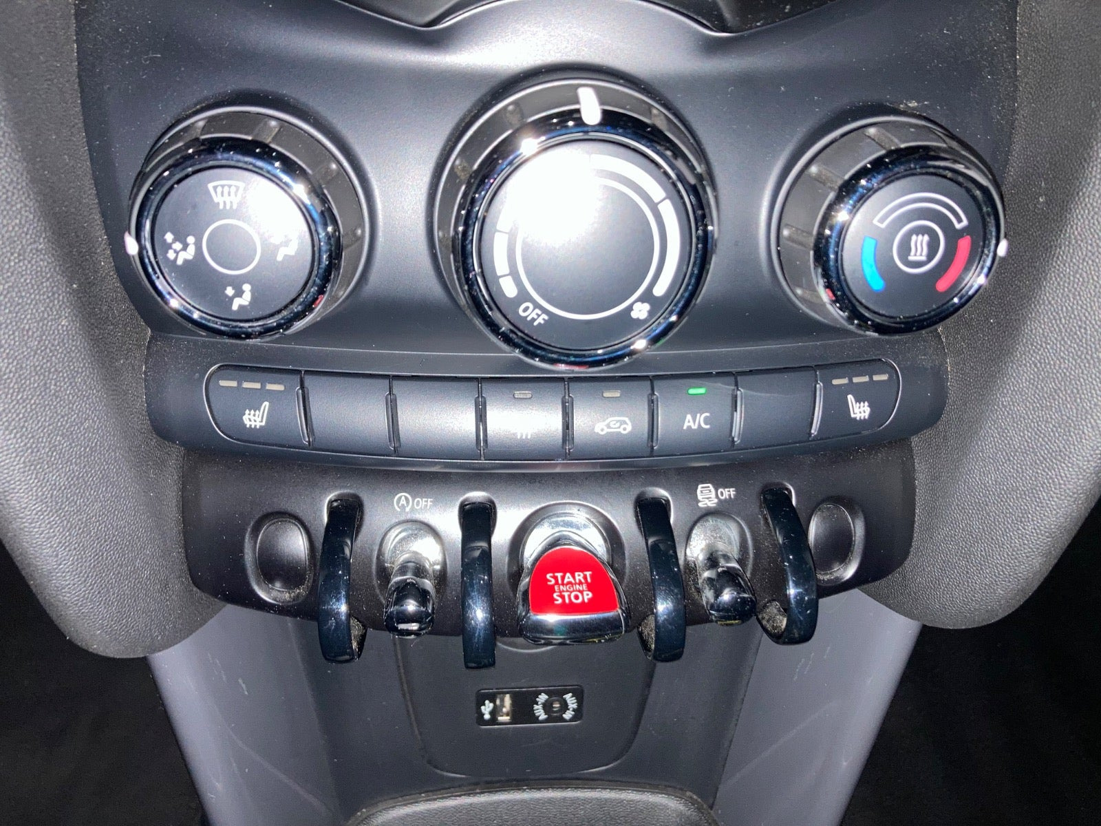 Blå Mini Cooper fra 2016