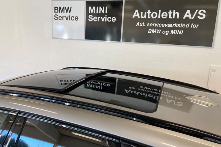 Sølv BMW iX1 fra 2025