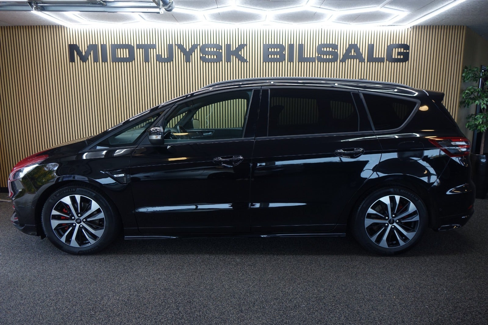 Sort Ford S-MAX fra 2020