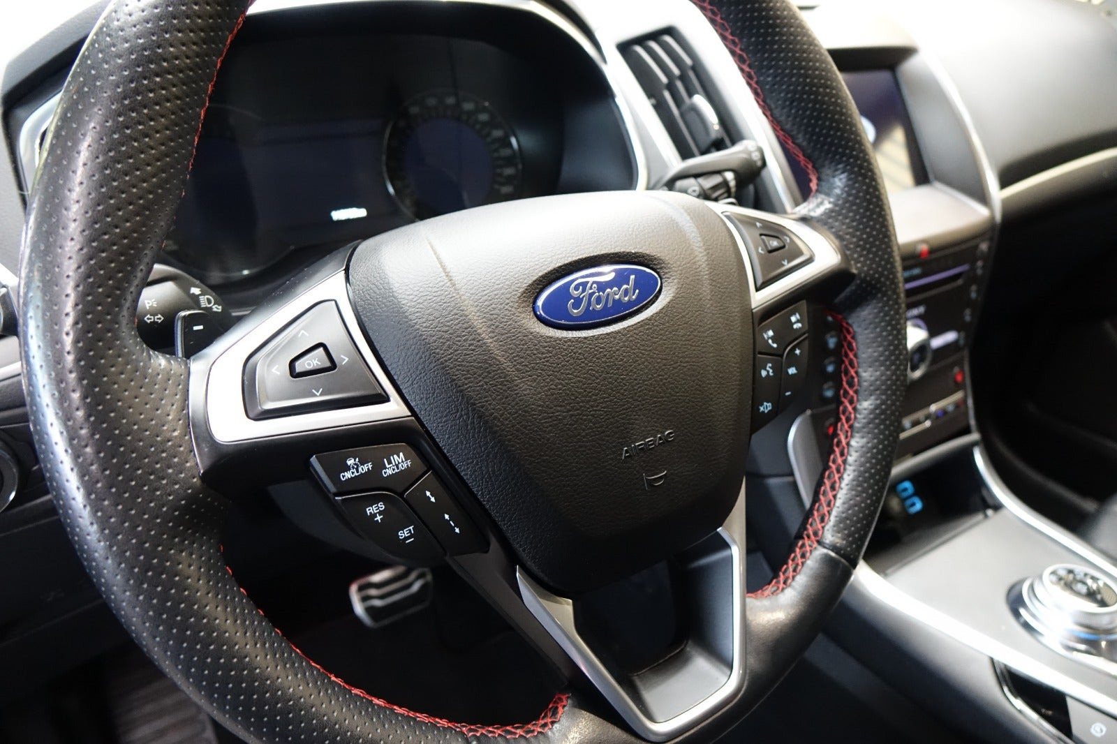 Sort Ford S-MAX fra 2020