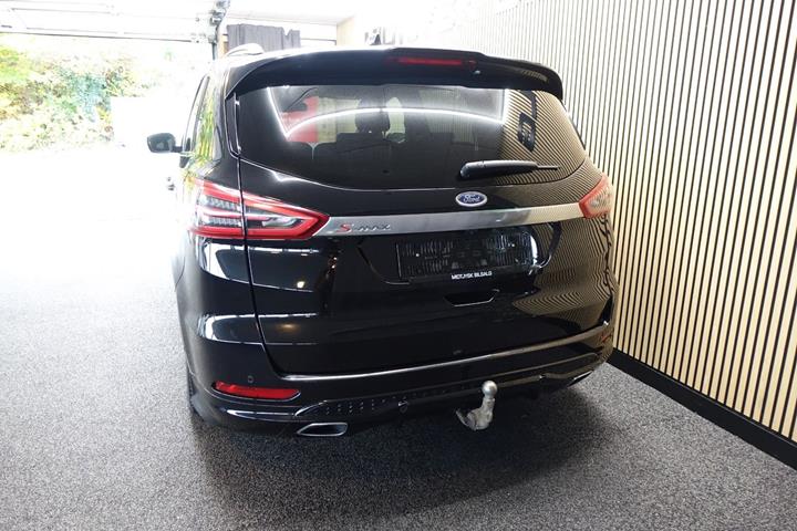 Sort Ford S-MAX fra 2020