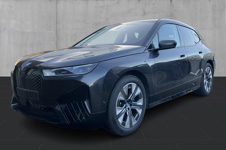 Grå BMW iX fra 2023