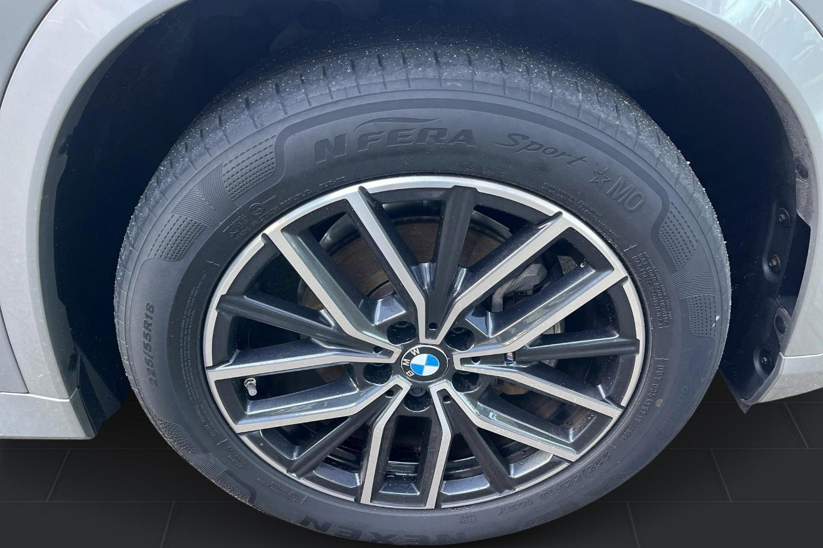 Sølv BMW iX1 fra 2026
