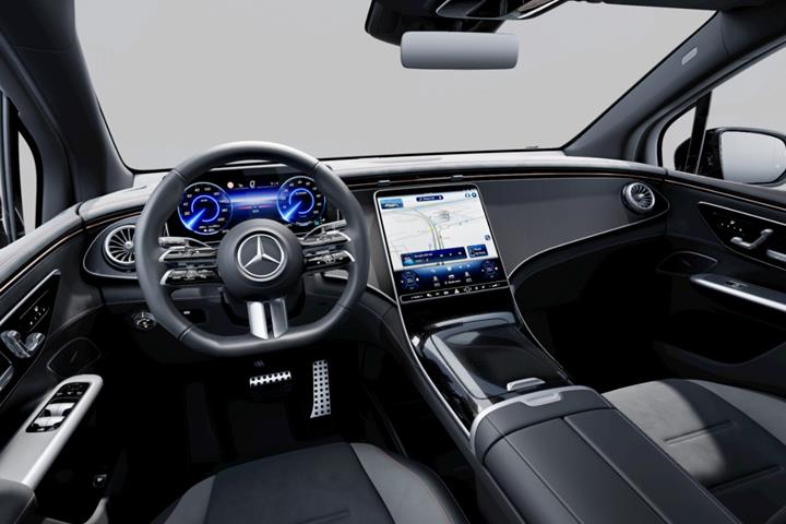 Hvid Mercedes EQE350 SUV fra 2026