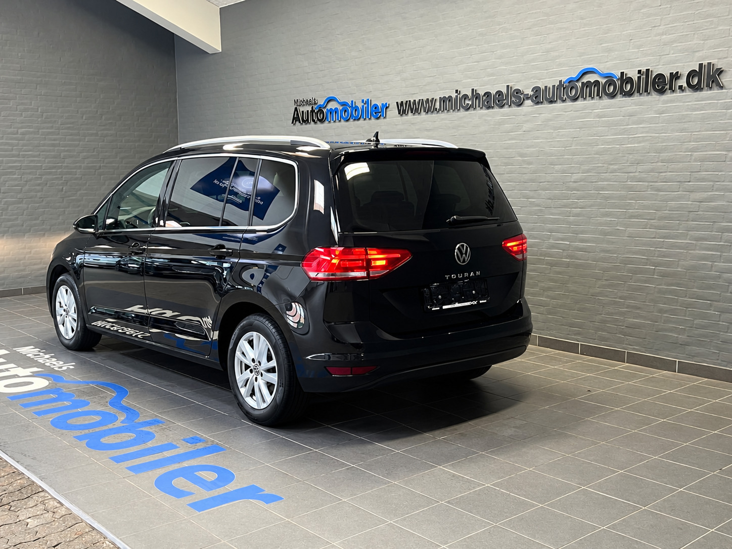 Sort VW Touran fra 2021
