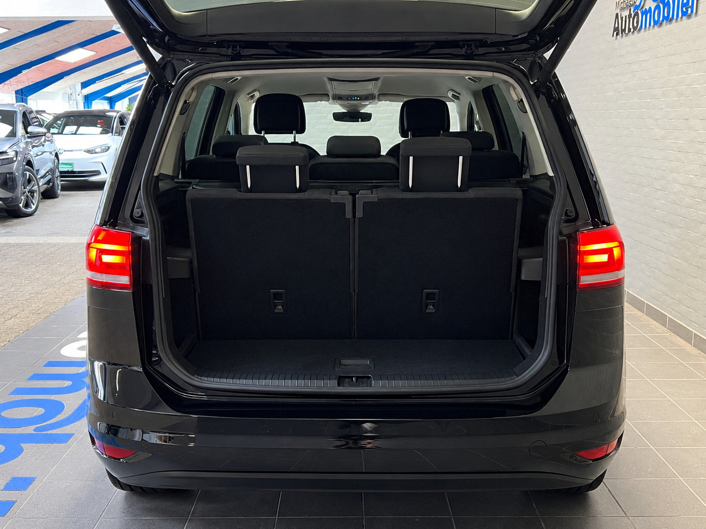 Sort VW Touran fra 2021