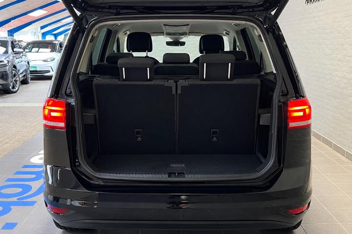 Sort VW Touran fra 2021