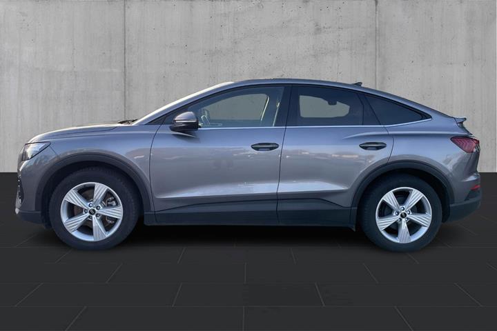 Grå Audi Q4 e-tron fra 2023