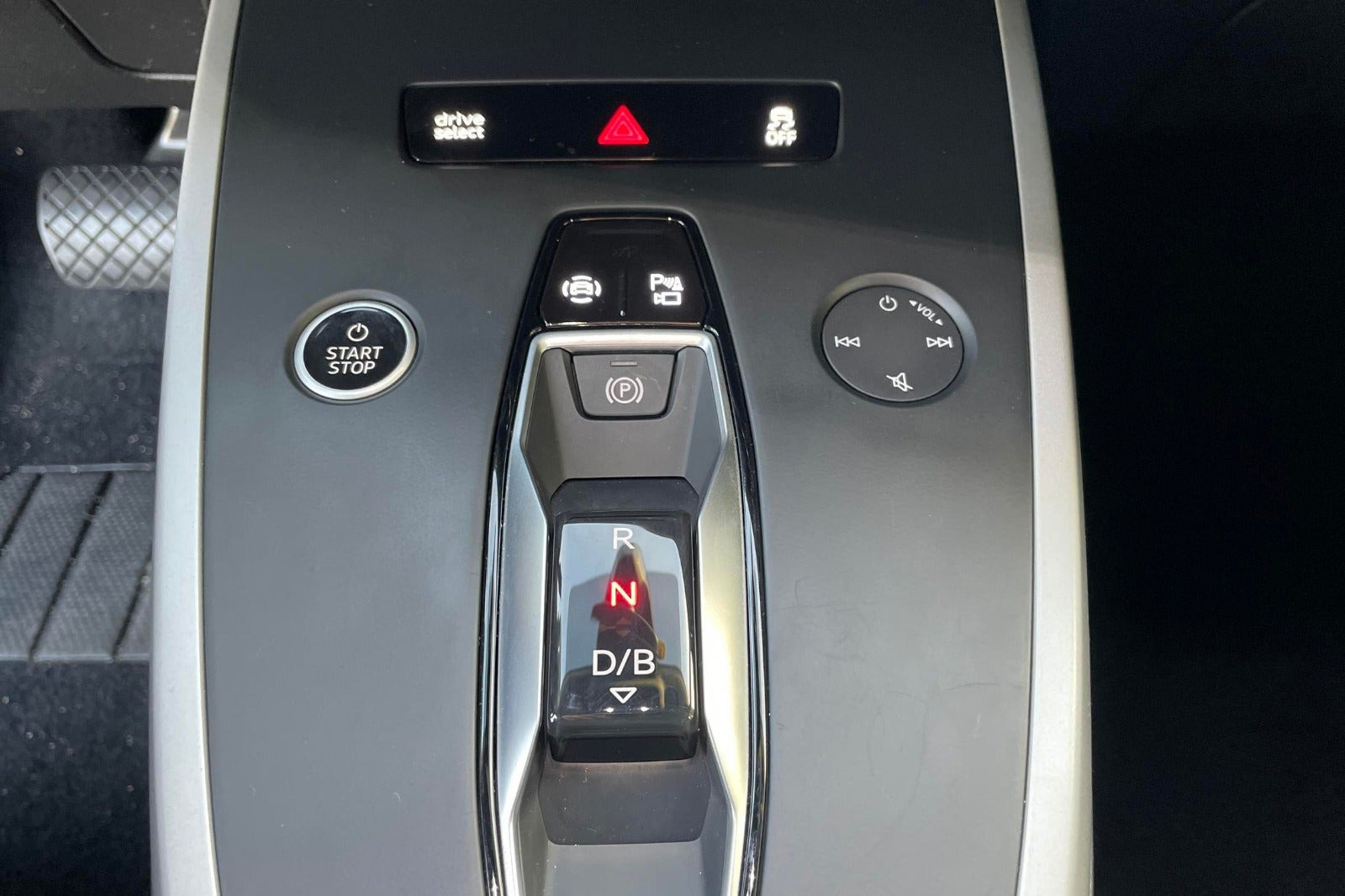 Grå Audi Q4 e-tron fra 2023