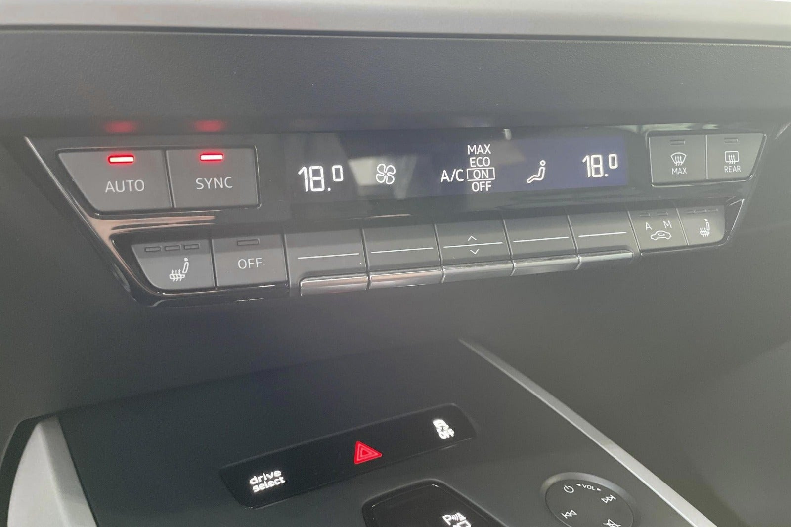 Grå Audi Q4 e-tron fra 2023