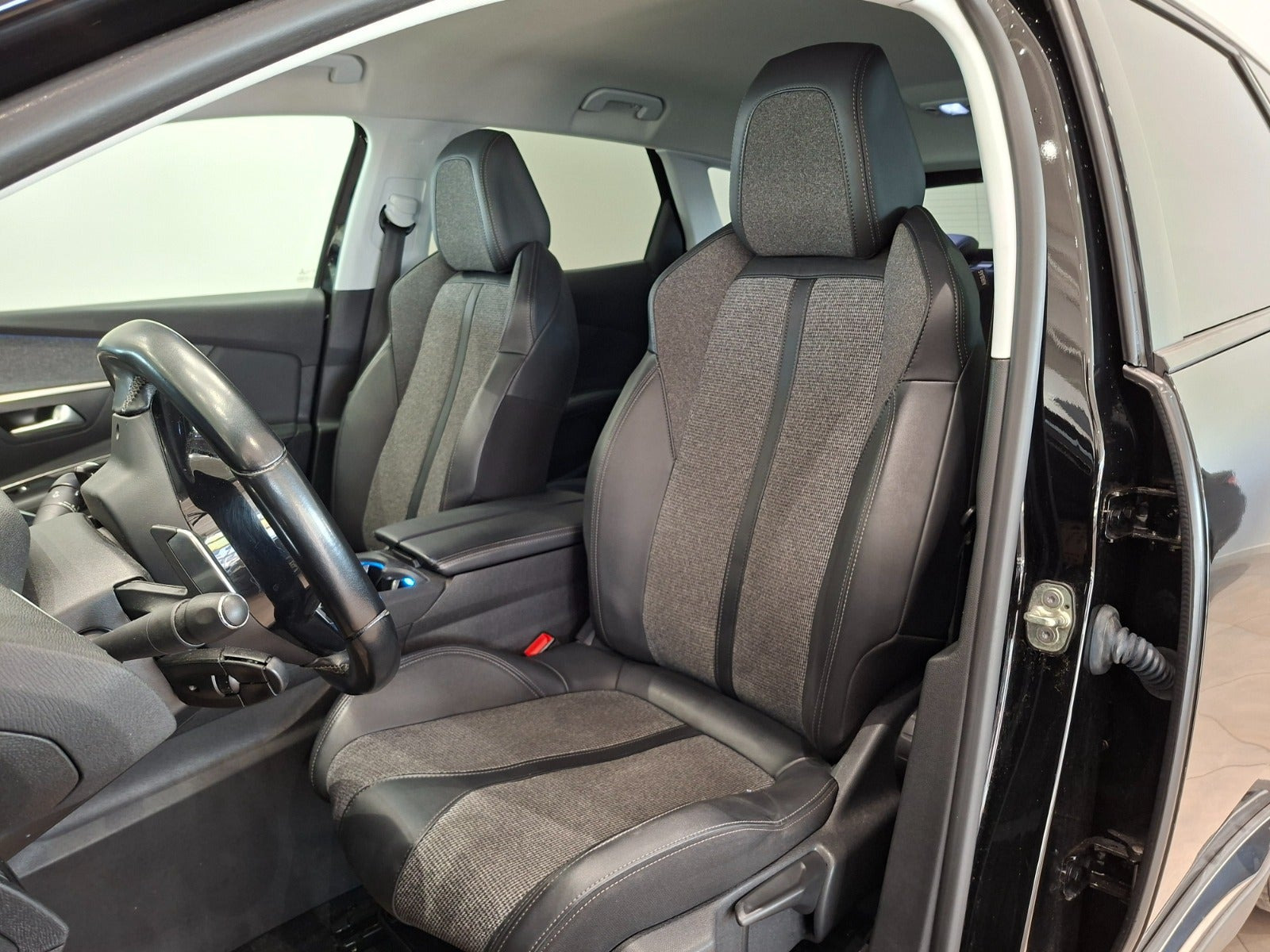 Sort Peugeot 3008 fra 2019