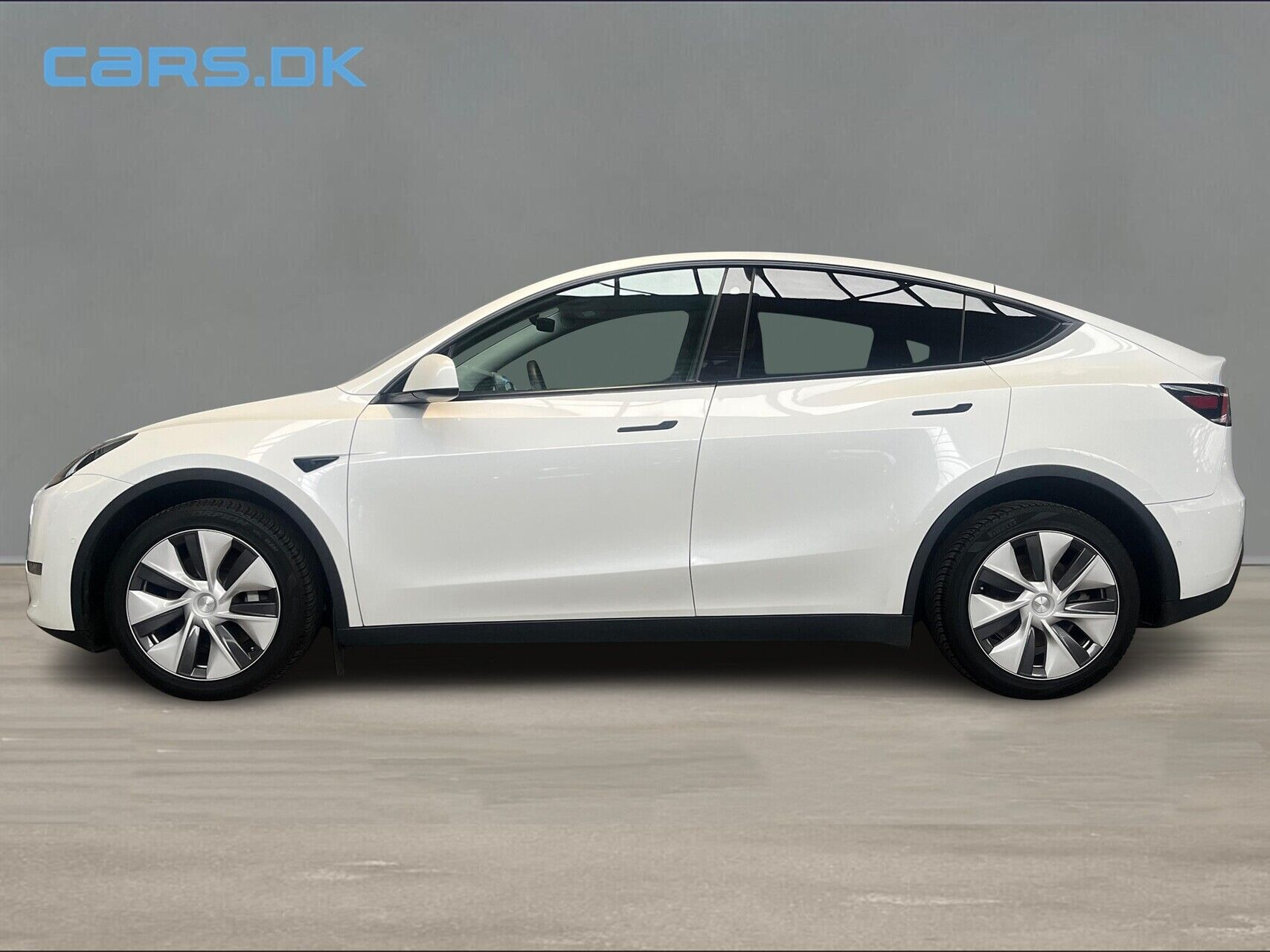 Hvid Tesla Model Y fra 2022