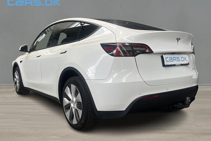 Hvid Tesla Model Y fra 2022