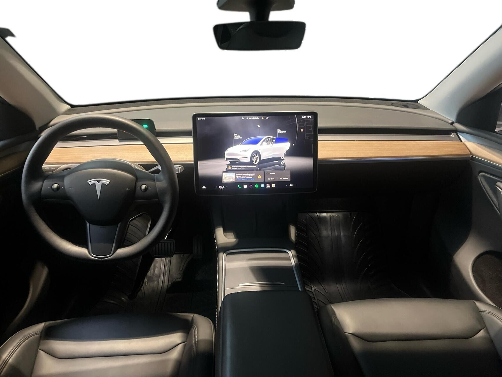 Hvid Tesla Model Y fra 2022