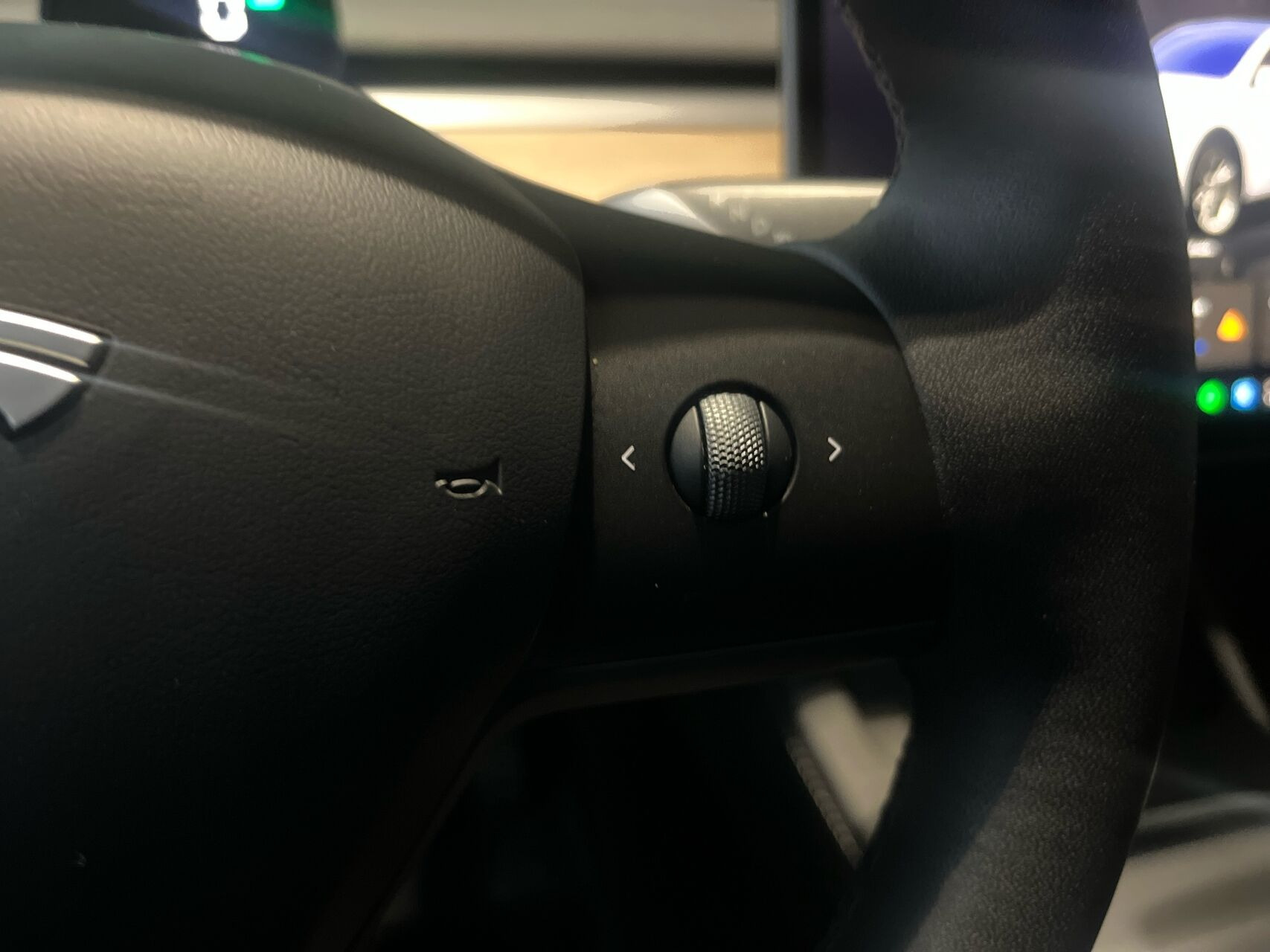 Hvid Tesla Model Y fra 2022