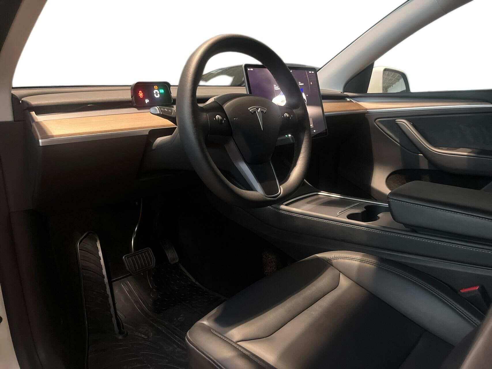 Hvid Tesla Model Y fra 2022