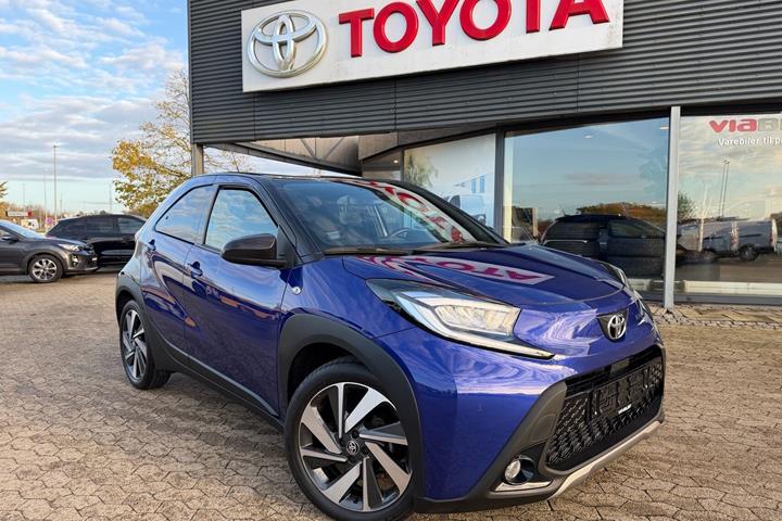 Blå Toyota Aygo X fra 2022