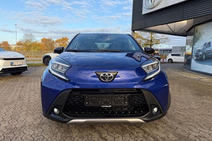 Blå Toyota Aygo X fra 2022
