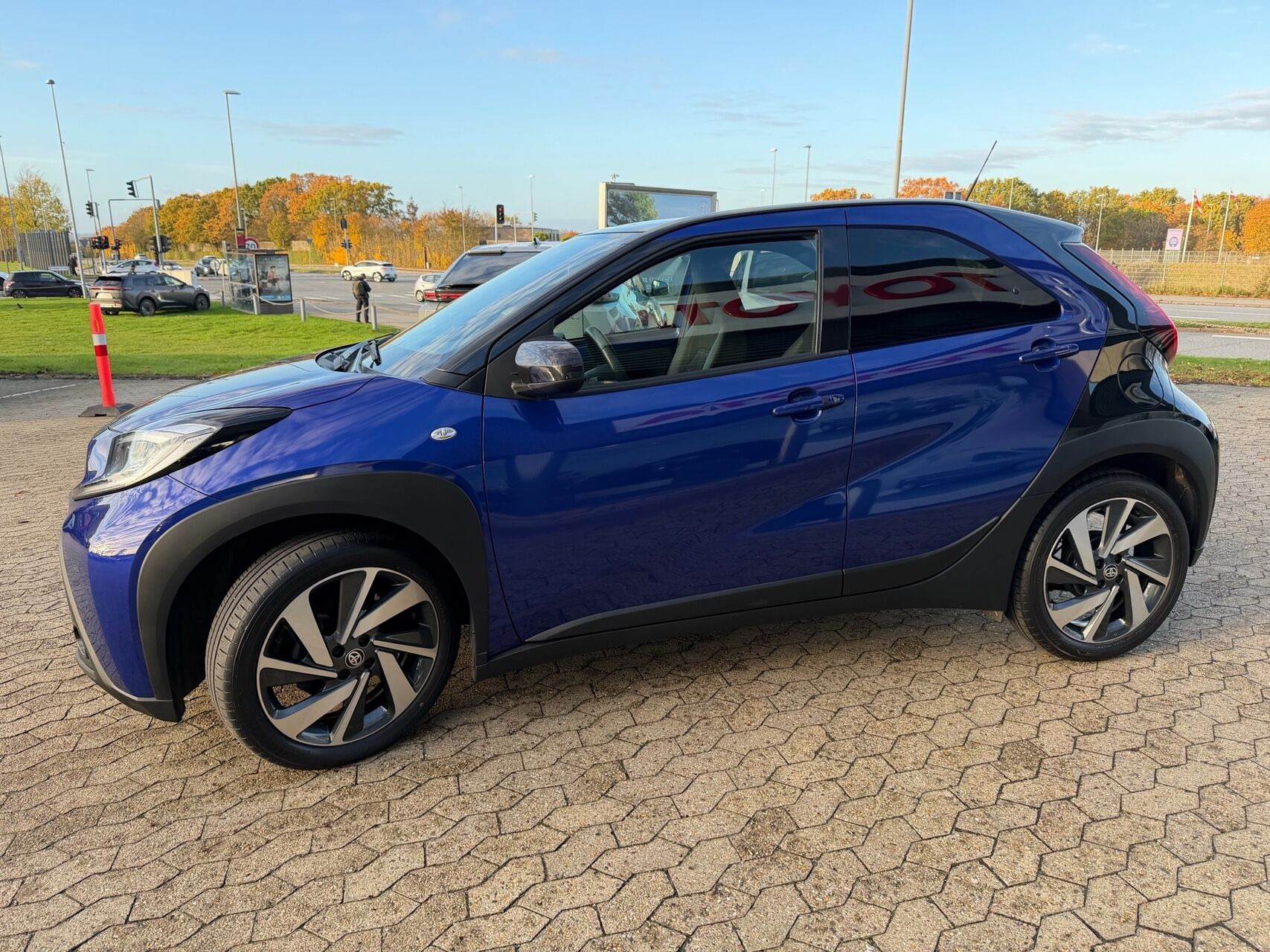 Blå Toyota Aygo X fra 2022
