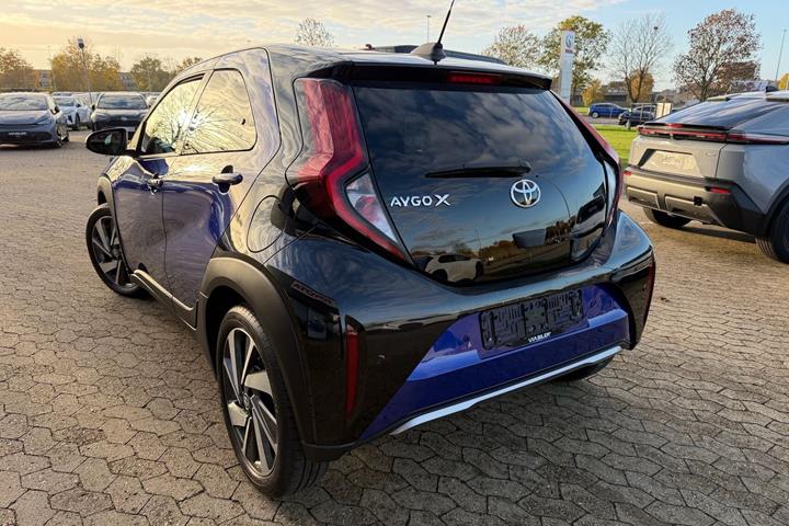 Blå Toyota Aygo X fra 2022