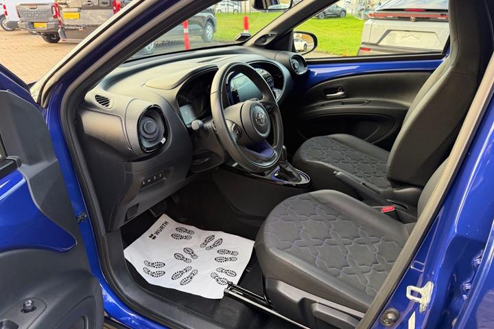 Blå Toyota Aygo X fra 2022