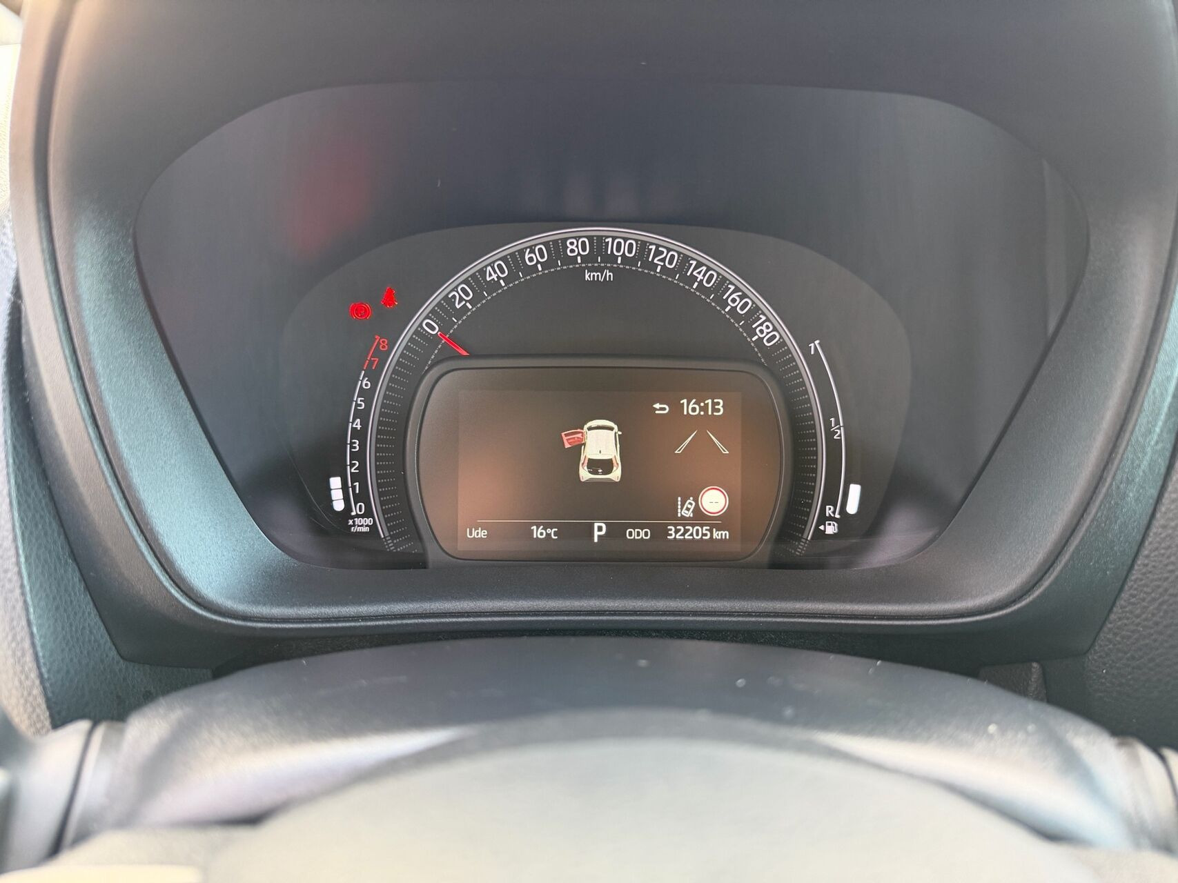 Blå Toyota Aygo X fra 2022