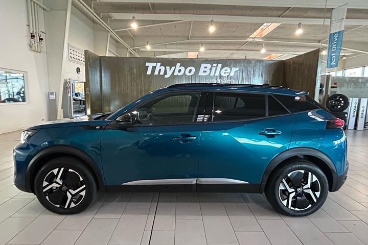 Blå Peugeot e-2008 fra 2025