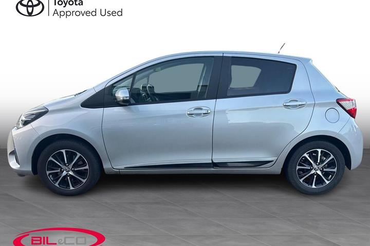 Grå Toyota Yaris fra 2020