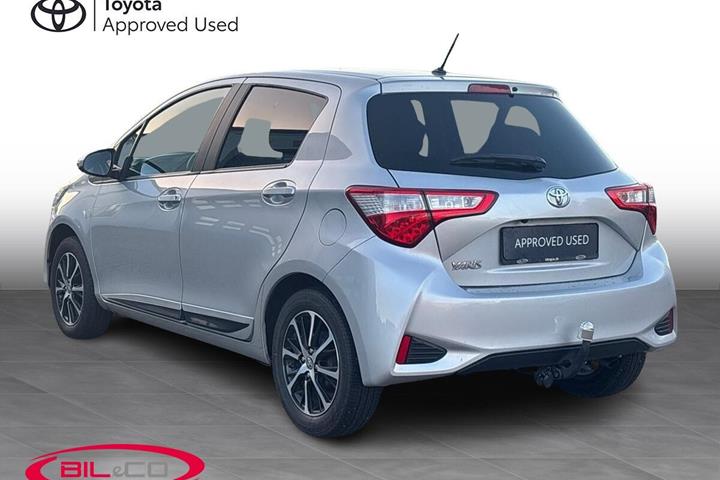 Grå Toyota Yaris fra 2020