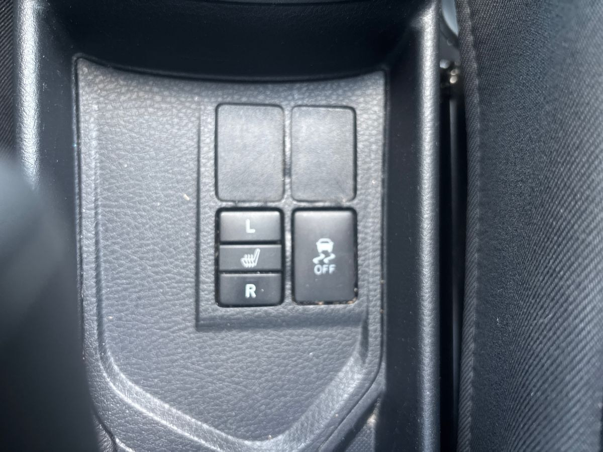 Grå Toyota Yaris fra 2020